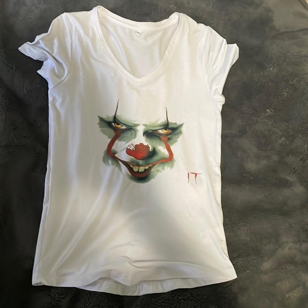IT womans small tshirt
